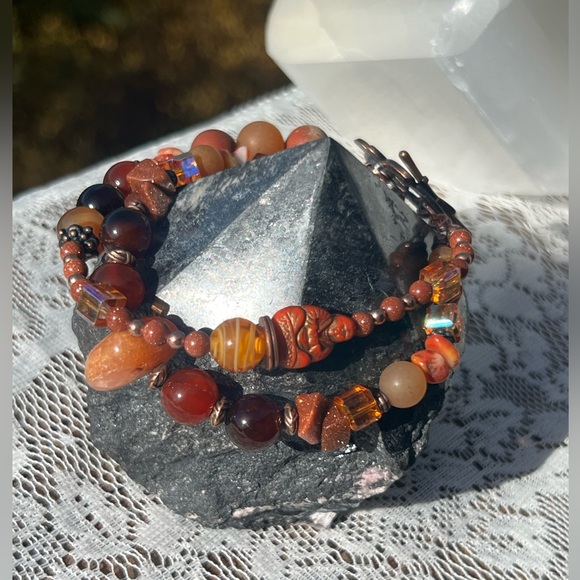 HM042 Agate, Gold stone, shell, & Czech with copper findings Bracelet - Picture 4 of 5